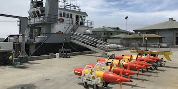 Long-range AUVs on dock